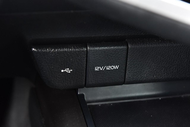 Toyota Camry Vehicle Full-screen Gallery Image 15