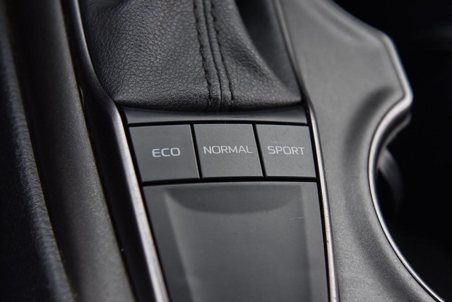 Toyota Camry Vehicle Full-screen Gallery Image 16