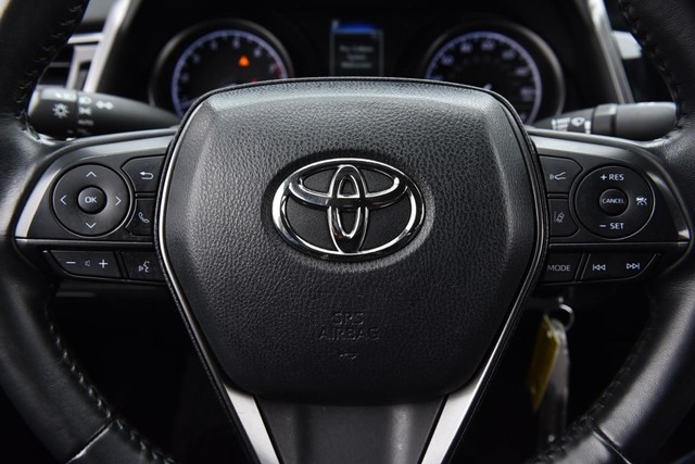 Toyota Camry Vehicle Full-screen Gallery Image 17