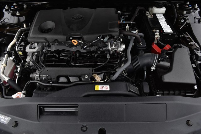 Toyota Camry Vehicle Full-screen Gallery Image 22