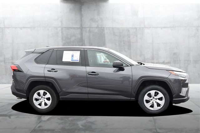 Toyota RAV4 Vehicle Full-screen Gallery Image 5