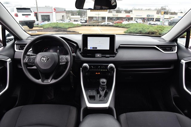 Toyota RAV4 Vehicle Full-screen Gallery Image 8