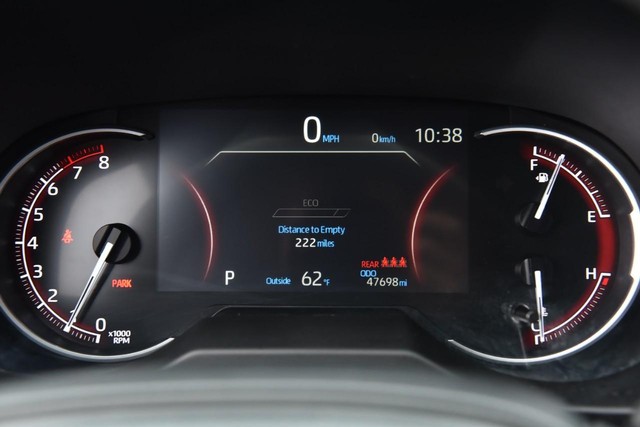 Toyota RAV4 Vehicle Full-screen Gallery Image 11