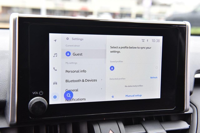 Toyota RAV4 Vehicle Full-screen Gallery Image 13