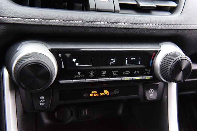 Toyota RAV4 Vehicle Full-screen Gallery Image 14