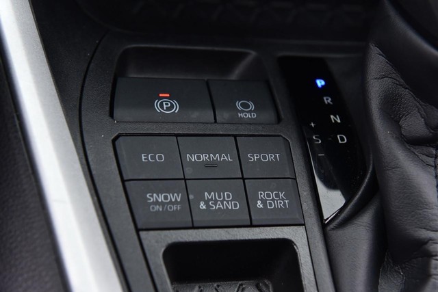 Toyota RAV4 Vehicle Full-screen Gallery Image 15