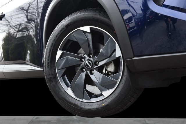 Nissan Rogue Vehicle Image 03