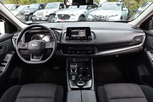 Nissan Rogue Vehicle Image 08