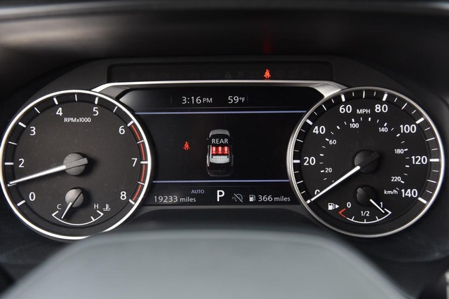 Nissan Rogue Vehicle Image 12