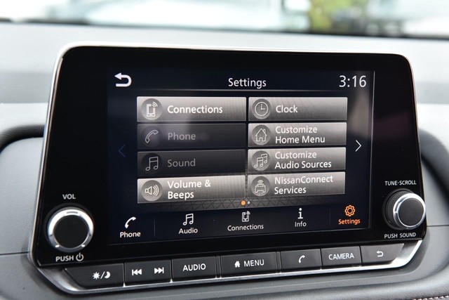 Nissan Rogue Vehicle Image 14