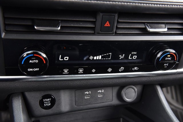 Nissan Rogue Vehicle Image 15