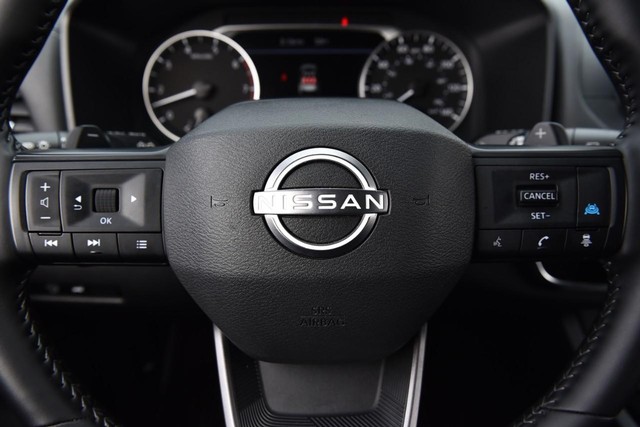 Nissan Rogue Vehicle Image 18