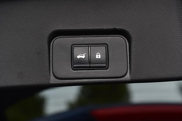 Nissan Rogue Vehicle Image 25