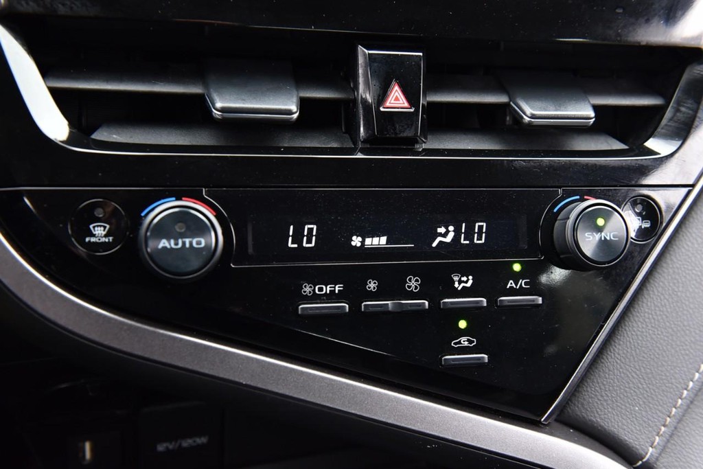 Toyota Camry Vehicle Image 14