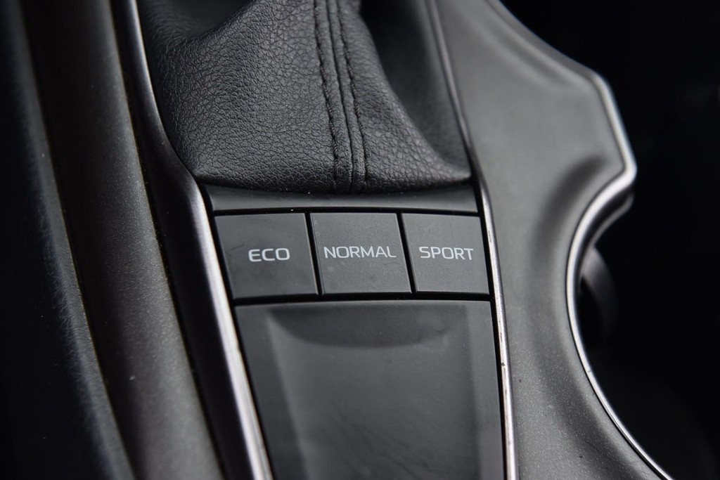 Toyota Camry Vehicle Image 16