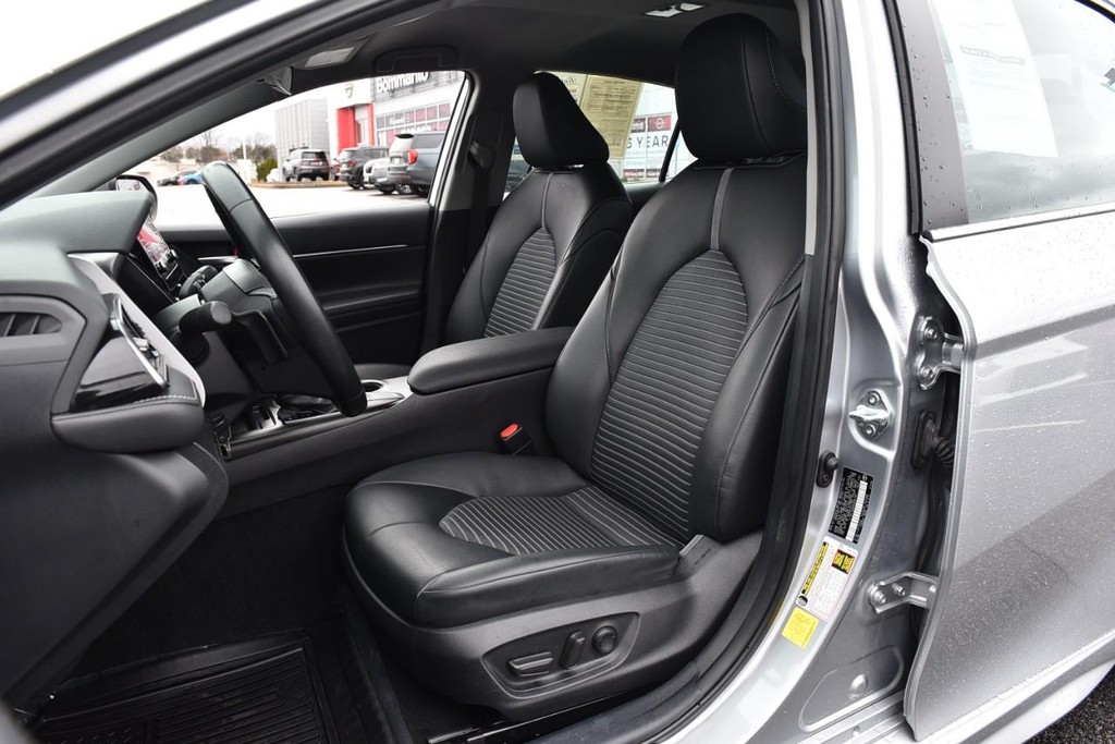 Toyota Camry Vehicle Image 18