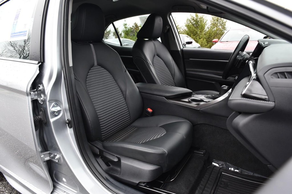 Toyota Camry Vehicle Image 19