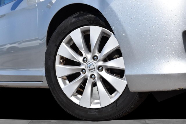 Honda Accord Sedan Vehicle Full-screen Gallery Image 03