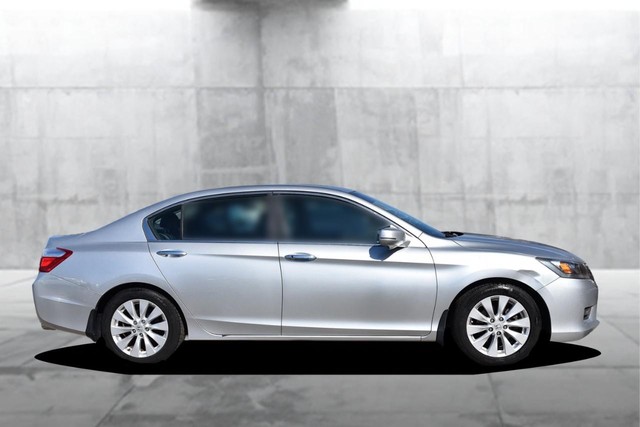 Honda Accord Sedan Vehicle Full-screen Gallery Image 05