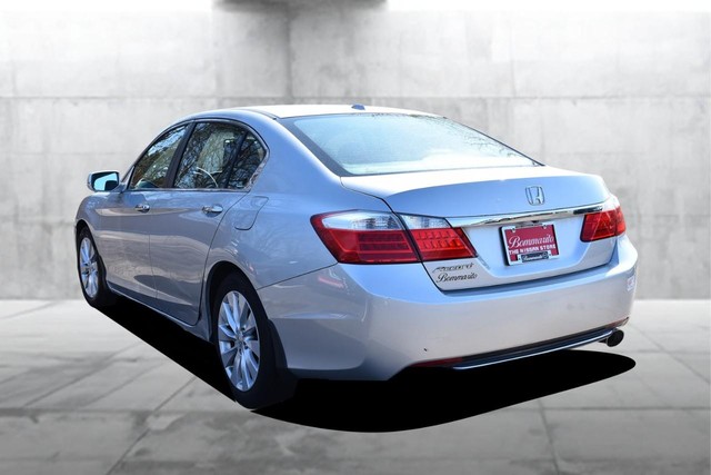 Honda Accord Sedan Vehicle Full-screen Gallery Image 07