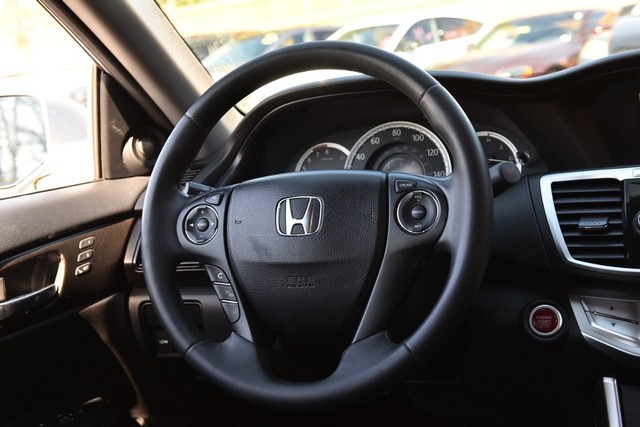 Honda Accord Sedan Vehicle Full-screen Gallery Image 09