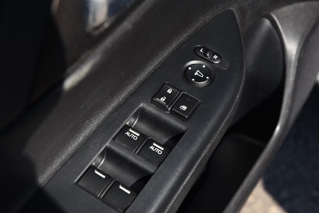 Honda Accord Sedan Vehicle Full-screen Gallery Image 10