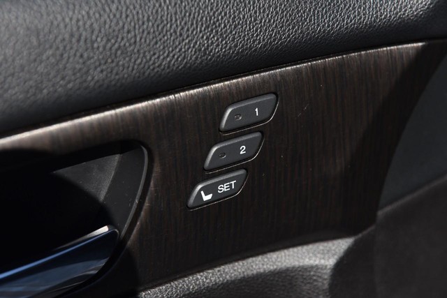 Honda Accord Sedan Vehicle Full-screen Gallery Image 11