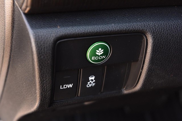 Honda Accord Sedan Vehicle Full-screen Gallery Image 12