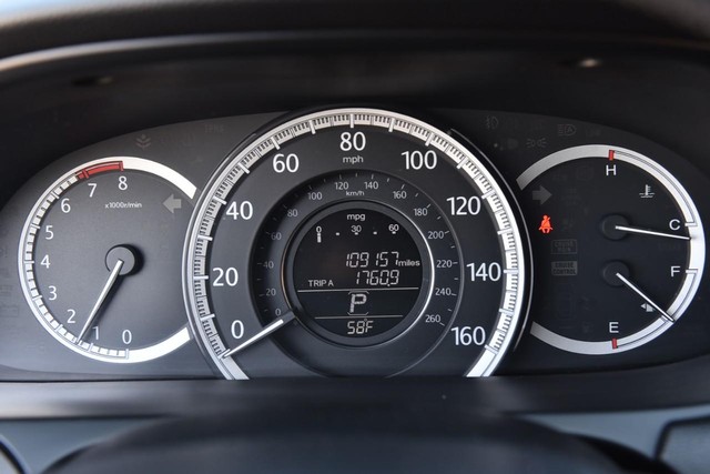 Honda Accord Sedan Vehicle Full-screen Gallery Image 13