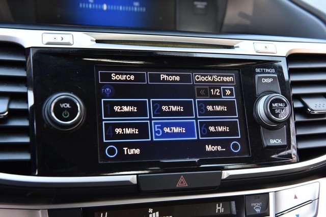 Honda Accord Sedan Vehicle Full-screen Gallery Image 17