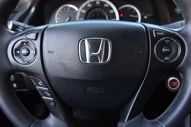 Honda Accord Sedan Vehicle Full-screen Gallery Image 22