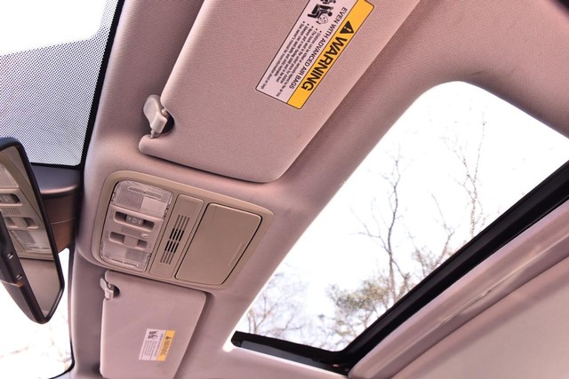 Honda Accord Sedan Vehicle Full-screen Gallery Image 24