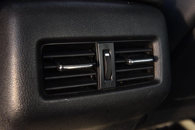 Honda Accord Sedan Vehicle Full-screen Gallery Image 25