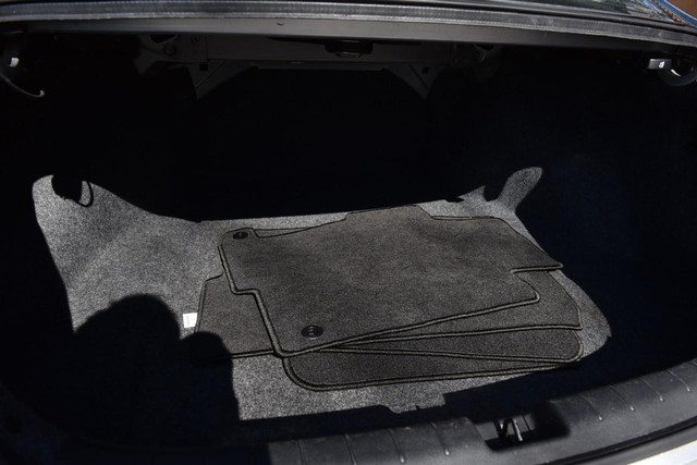 Honda Accord Sedan Vehicle Full-screen Gallery Image 26