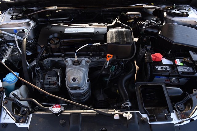 Honda Accord Sedan Vehicle Full-screen Gallery Image 27