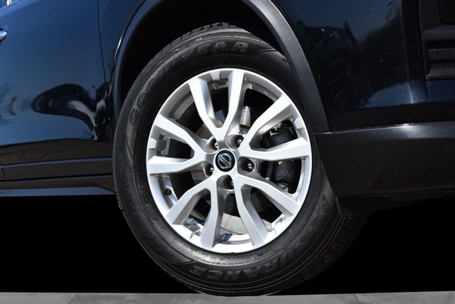 Nissan Rogue Vehicle Image 03