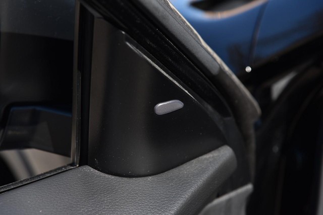 Nissan Rogue Vehicle Image 11