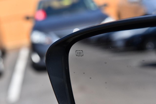 Nissan Rogue Vehicle Image 12