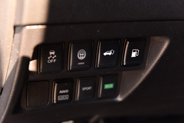 Nissan Rogue Vehicle Image 13