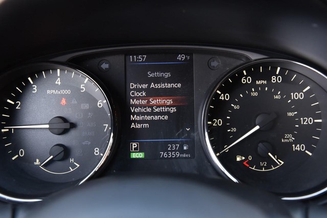 Nissan Rogue Vehicle Image 14