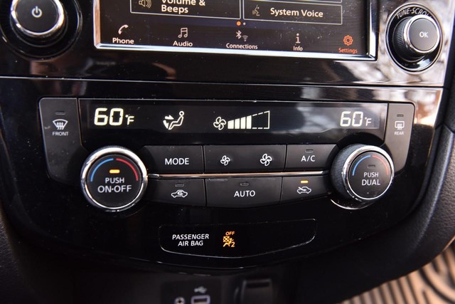 Nissan Rogue Vehicle Image 17