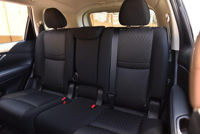 Nissan Rogue Vehicle Image 24