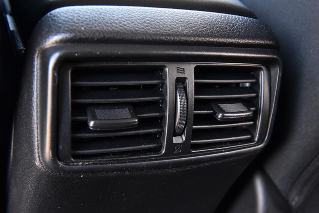 Nissan Rogue Vehicle Image 25