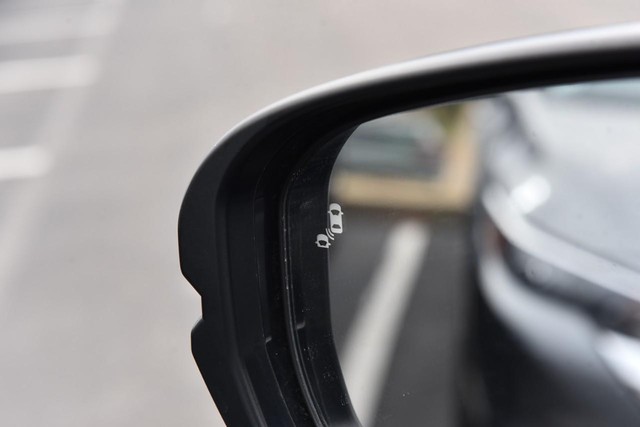 Honda CR-V Vehicle Full-screen Gallery Image 11