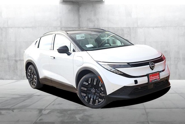 Nissan LEAF Vehicle Image 02
