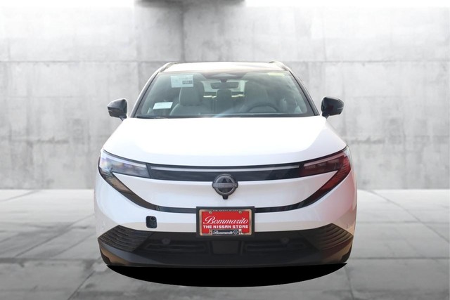 Nissan LEAF Vehicle Image 04