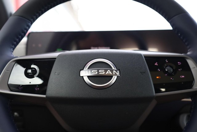 Nissan LEAF Vehicle Image 09