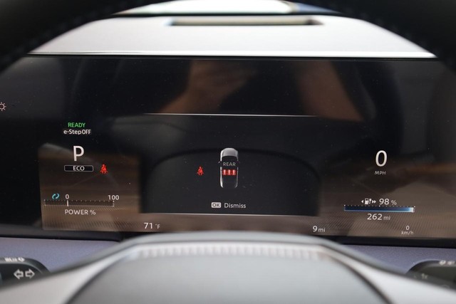 Nissan LEAF Vehicle Image 10
