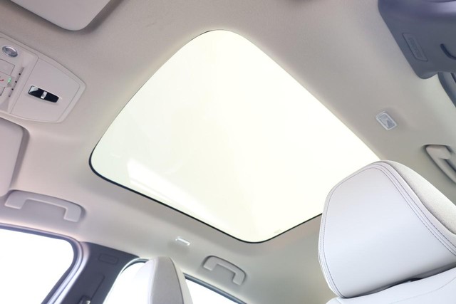 Nissan LEAF Vehicle Image 16
