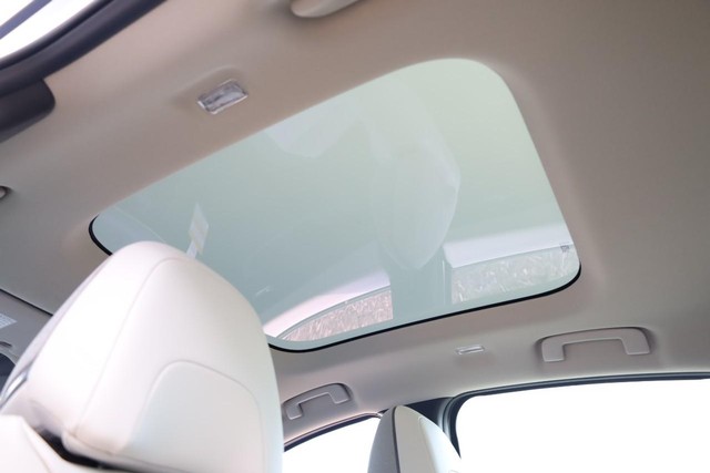 Nissan LEAF Vehicle Image 17